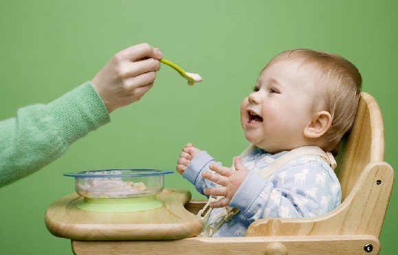 Comment nourrir un enfant à partir de 7 mois