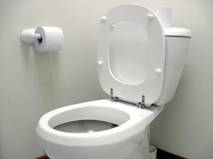 Comment remplacer le flotteur dans le bol des toilettes