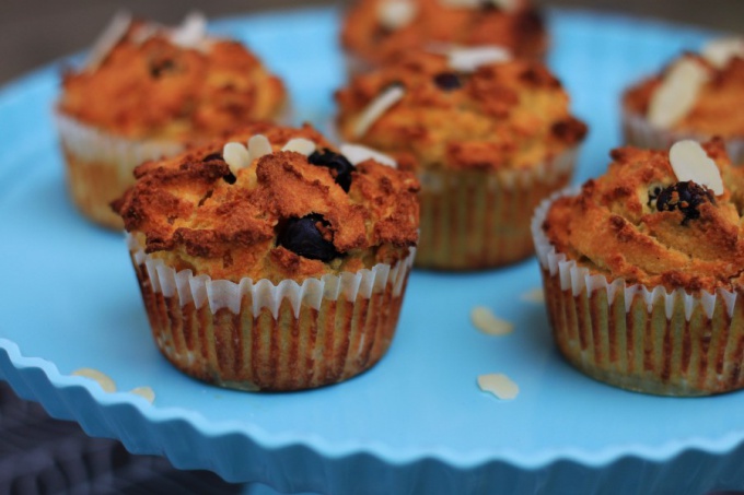 Comment faire cuire des muffins aux abricots aux myrtilles avec de la farine d'amandes