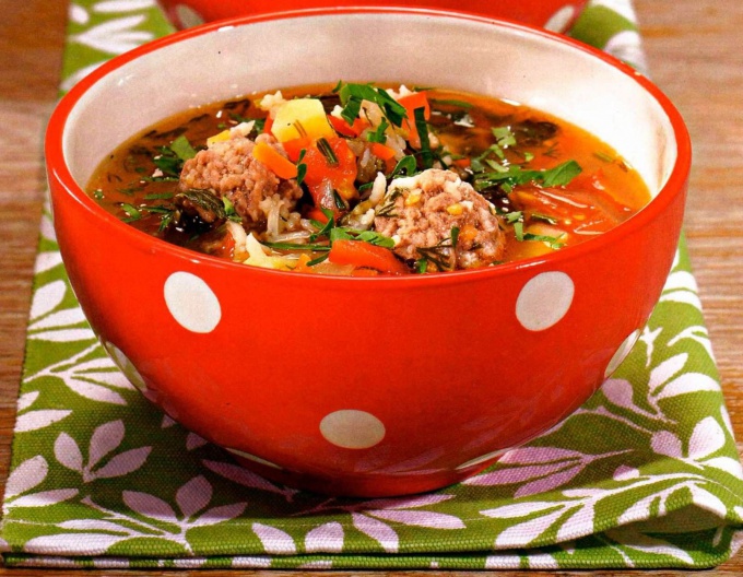 Soupe aux légumes aux boulettes de viande