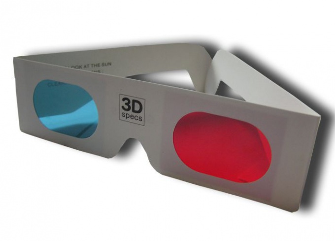 Comment fabriquer des lunettes 3D à partir d'outils improvisés?