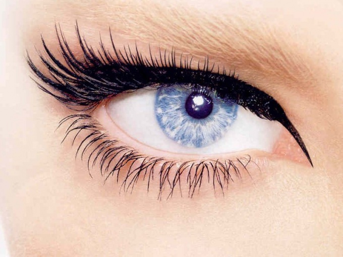 Extension des cils: soie ou vison?