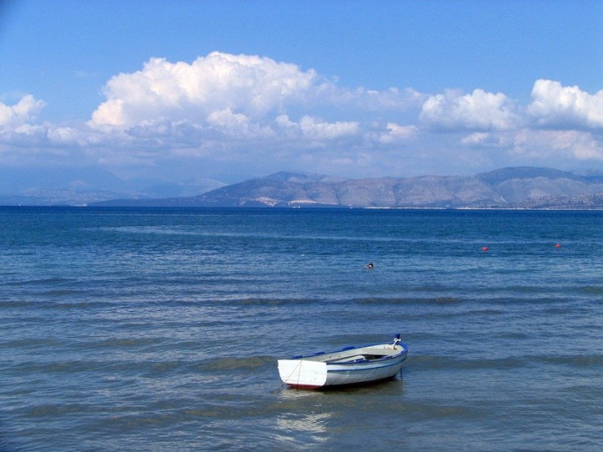 Quelle mer lave la Grèce