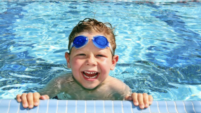 Quels tests font-ils pour obtenir de l'aide dans la piscine? 