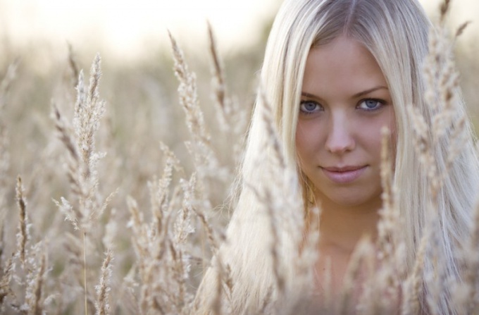 Fondamentalement, les premiers mois chez les filles se produisent entre 11 et 16 ans. 