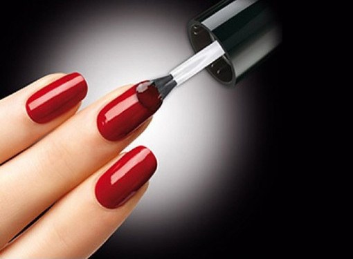 Comment appliquer le vernis à ongles